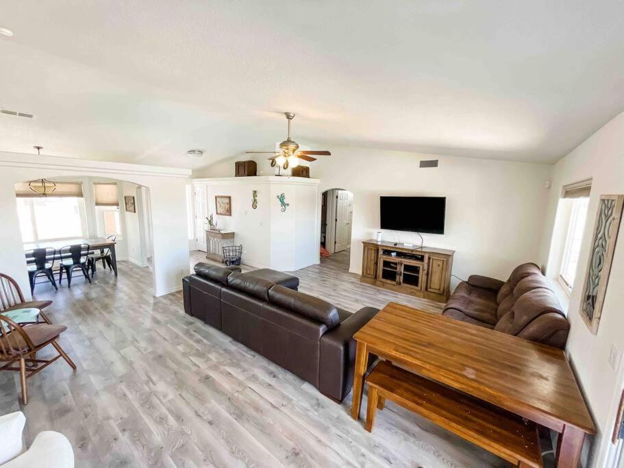 Private View On The Lake Side Of 95! Sleeps 16 Lake Havasu City Extérieur photo