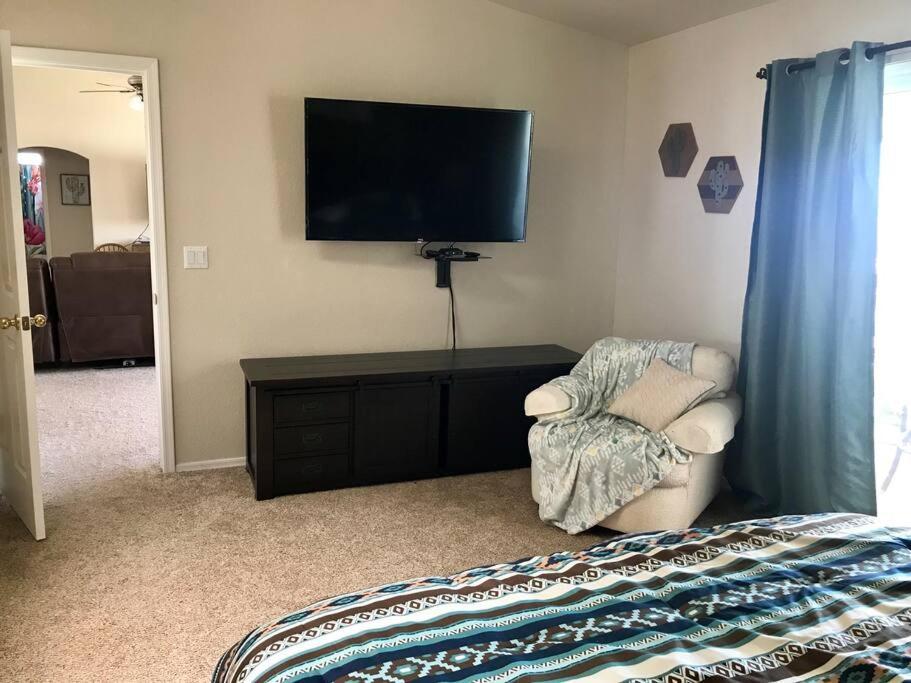 Private View On The Lake Side Of 95! Sleeps 16 Lake Havasu City Extérieur photo
